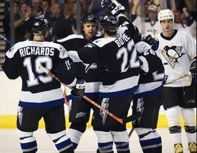 НХЛ: Федот-стрілець добиває «пінгвінів» двома «пострілами»