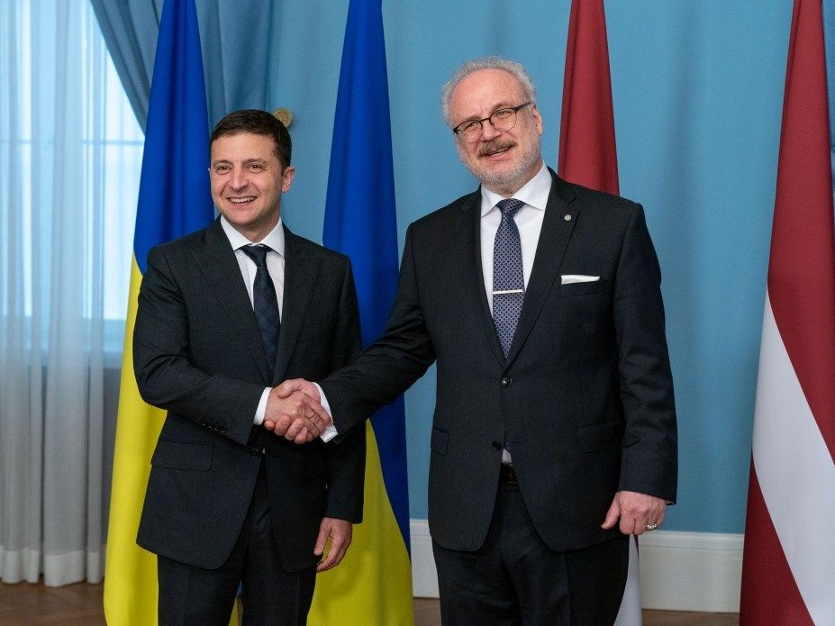 Латвія допомагатиме Україні повернути гроші екс-чиновників