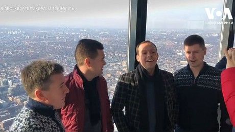 Українського «Щедрика» заспівали на найвищій вежі Канади (відео)