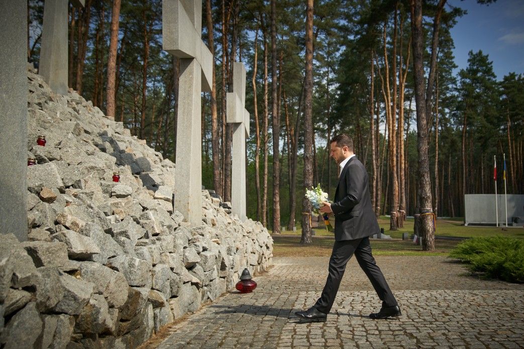 Зеленський вшанував пам'ять жертв тоталітаризму в Биківні