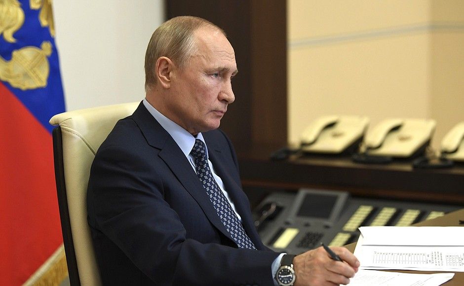 Путін узаконив голосування через пошту та інтернет