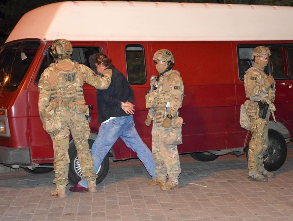 Бійці "Альфи" затримали терориста Максима Кривоша.