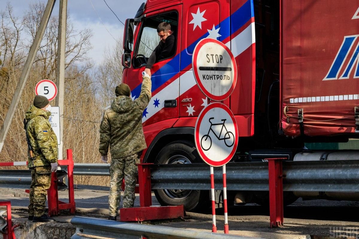 До України - зась: Кабмін знову закриває кордони