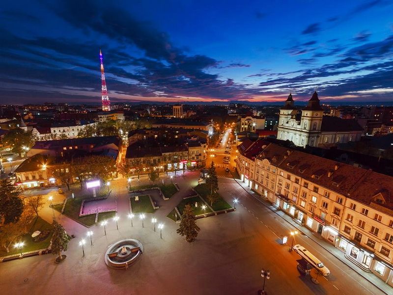 Секс в Івано-Франківську: 100 тисяч грн за інтим на панорамі міста