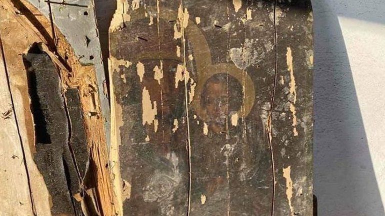 На згарищі старої лікарні у Чернігівщині знайшли старовинні ікони