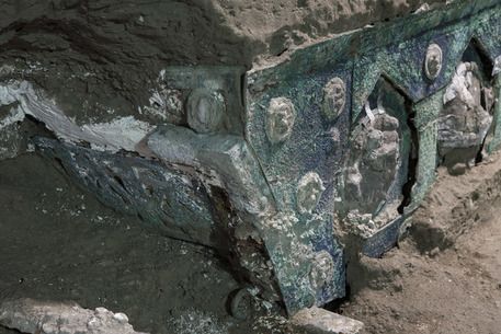 У Помпеях розкопали парадну карету давніх римлян