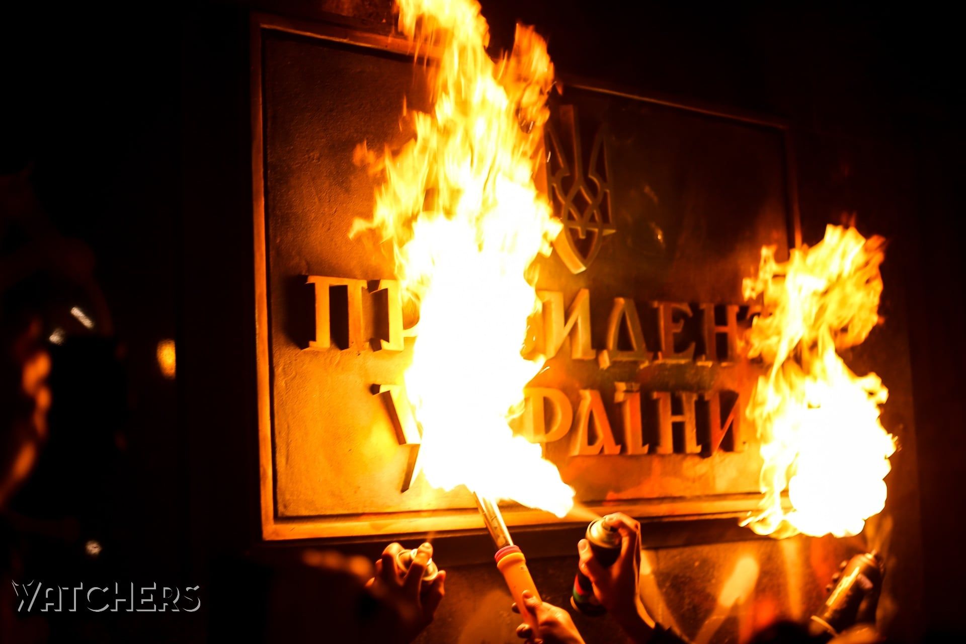 У Зеленського і Авакова відреагували на підпали на Банковій, фото