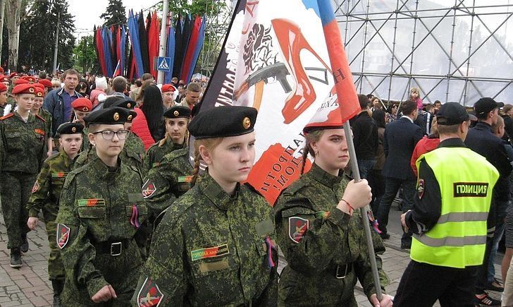 В ОРДЛО лякають школярів "військовою агресією" України