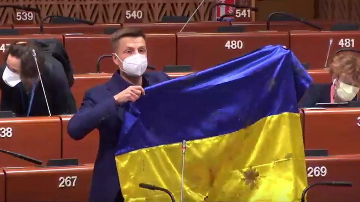 За демонстрацію прапора України у ПАРЄ Гончаренка хочуть покарати