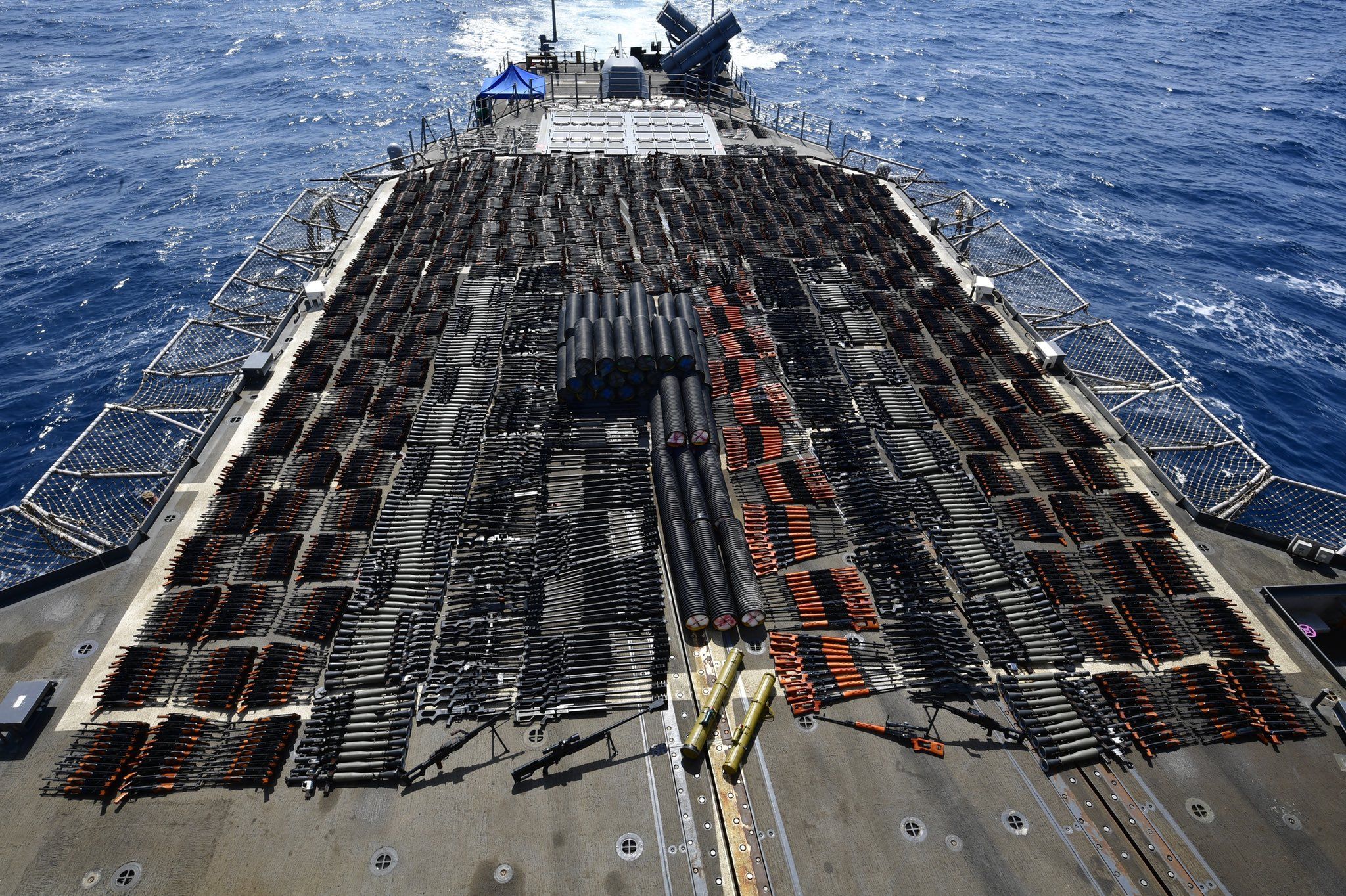 У Аравійському морі крейсер США затримав судно з російськими ракетами на борту