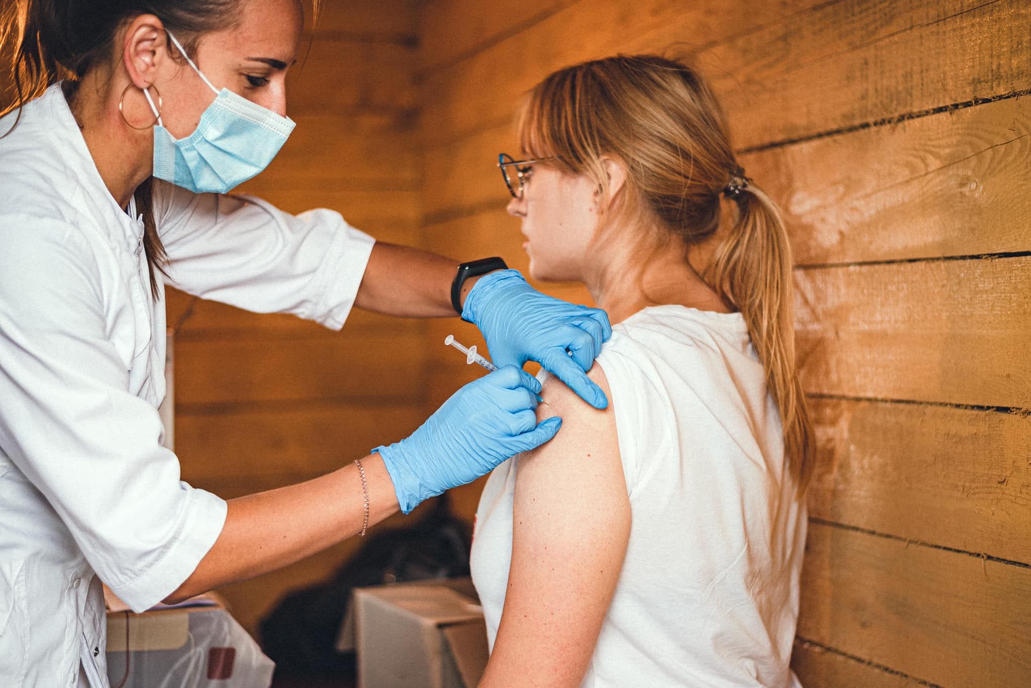 Вакцинація в Україні: за добу щепили рекордні 170 тисяч осіб