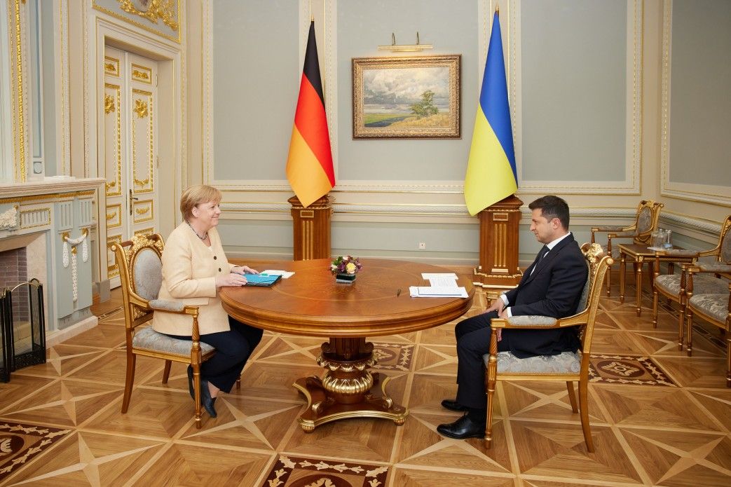 Зеленський і Меркель говорили про газ, Донбас і «Кримську платформу»