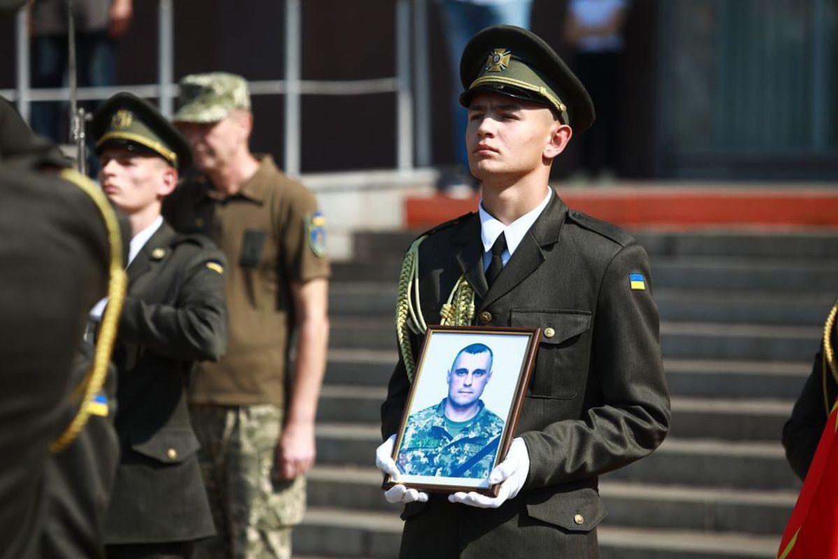 Розвідник Андрій Вискребець похований з військовими почестями у Запоріжжі, фото