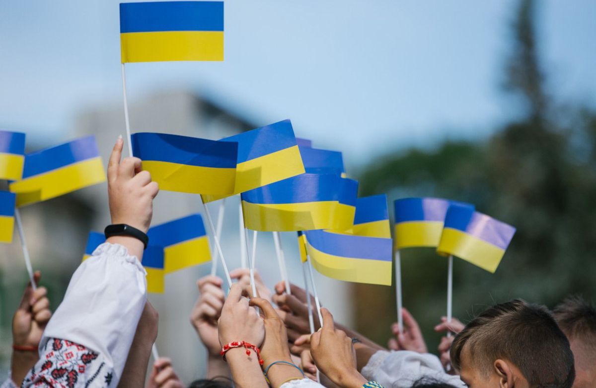 Суд Берліна дозволив використовувати українські прапори 8 та 9 травня
