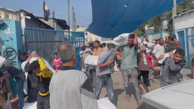 Голод не тітка: тисячі мешканців Гази увірвалися на склади ООН