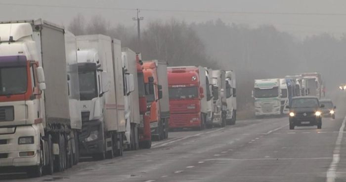 У чергах на польсько-українському кордоні  тисячі вантажівок - Держприкордонслужба