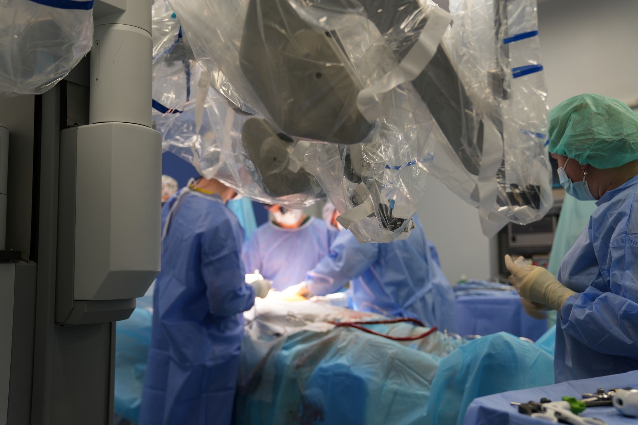 Допоміг Da Vinci: в Україні операцію на серці вперше провели із застосуванням робота, фото