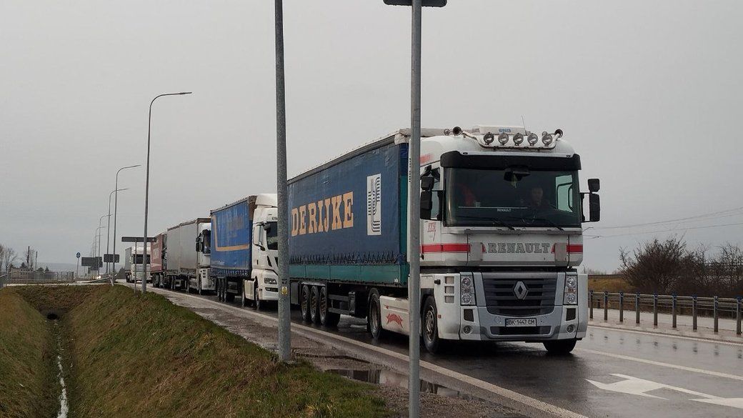 Прикордонна епопея: поляки заблокували вже шостий пункт пропуску на межі з Україною