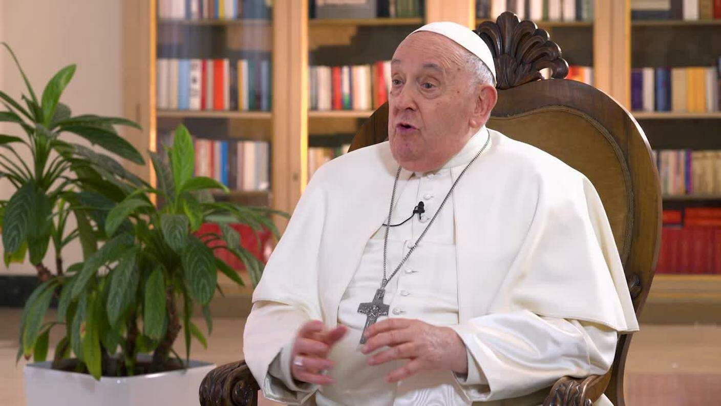 Папа Франциск під час інтерв'ю для швейцарського телеканалу RSI.