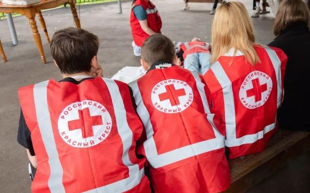 Уповноважений з прав людини вимагає розслідувати діяльність російського Червоного Хреста — вони могли допомагати окупантам.