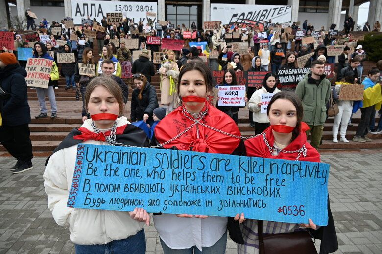 Стала «традицією»: акція «Не мовчи. Полон вбиває» відбулася у центрі Києва